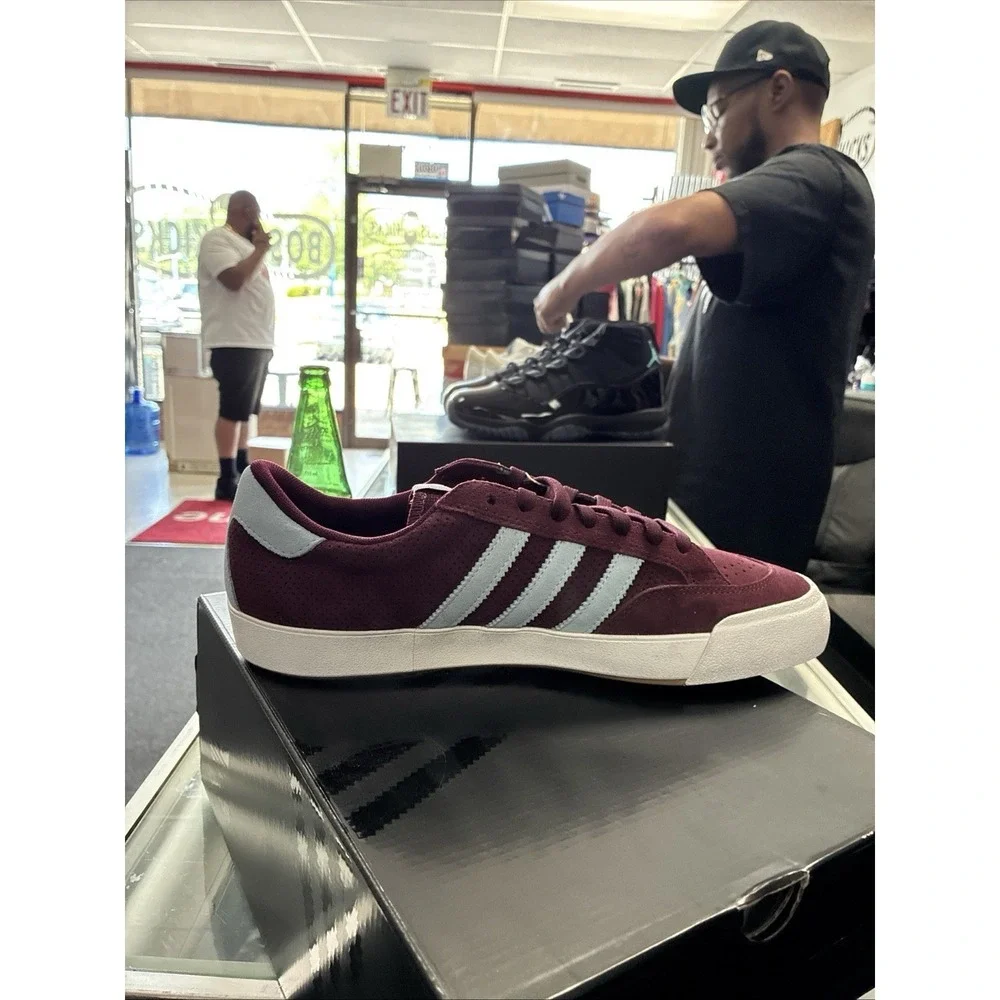 adidas Originals NORA Mens Shoes HQ4698 Maroon Clear Sky White Size 11